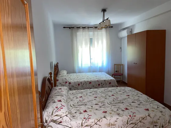 Habitación doble en alojamiento rural El Rincón del Agua, perfecta para el descanso.
