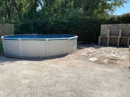 Piscina privada y barbacoa en plena naturaleza